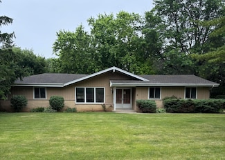 8251 Firwood Ln, Greendale, WI 53129