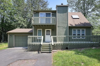3055 Briarwood Dr, Tobyhanna, PA 18466