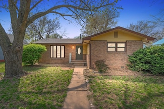 217 N Kansas St, Haven, KS 67543