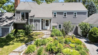 39 Hilltop Place, New London, NH 03257