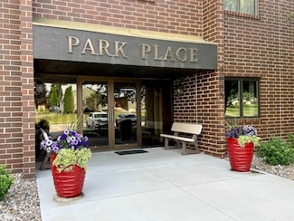 2005 Spring St Unit U203, Grinnell, IA 50112
