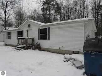 224 Radcliff Dr, Houghton Lake, MI 48629