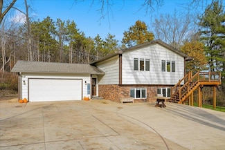 70 Oak Ridge Dr, River Falls, WI 54022