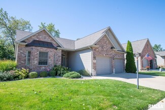 7527 Walnut Bend Dr, Peoria, IL 61614