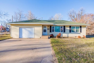 104 Stevens Ave, Blackwell, OK 74631