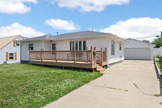 2469 1st St SW, Cedar Rapids, IA 52404