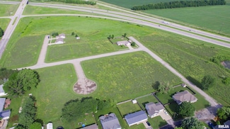 13 Chicory Dr, Elkhart, IL 62634