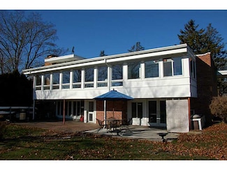 136 Peckham Rd, Little Compton, RI 02837