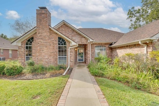 731 Montreal Dr, Longview, TX 75601