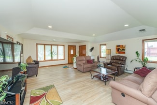 2 Jacksonville Dr, Parsippany, NJ 07054