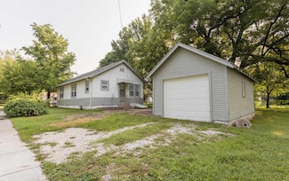 1634 W Lynn St, Springfield, MO 65802