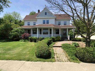215 N Shabbona Rd, Shabbona, IL 60550