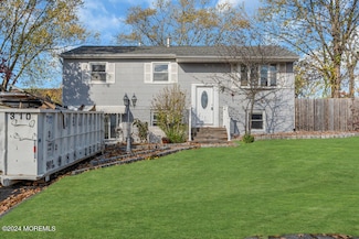 17 Woodlark Rd, Toms River, NJ 08755