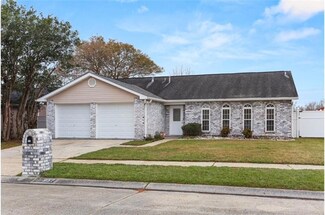 957 Kingsway Dr E, Gretna, LA 70056