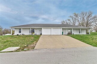 108 E 307th St, Garden City, MO 64747