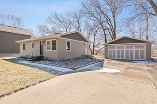 401 Shawn St SE, Isanti, MN 55040