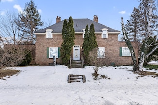 2336 Riverside Dr NE, Grand Rapids, MI 49505