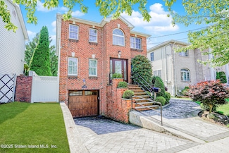 450 Pendale St, Staten Island, NY 10306