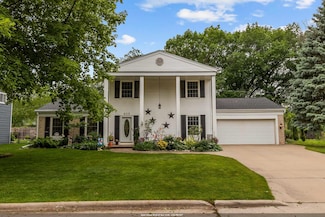 805 N Canterbury Dr, Appleton, WI 54915
