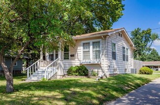 817 Douglas Ave, Des Moines, IA 50313