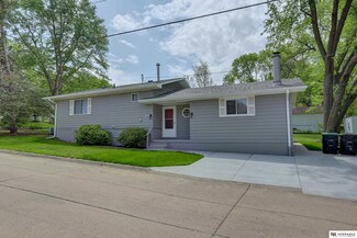 2052 N 70th St, Omaha, NE 68104