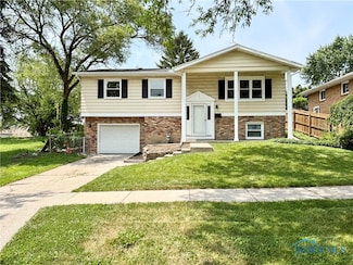 368 Crestway Dr, Oregon, OH 43616