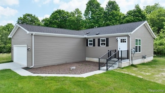 4444 Maple Leaf Trail, Flint, MI 48506