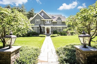 236 Grove St, Wellesley, MA 02482
