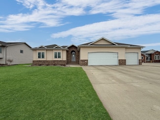 1008 29th Ave SE, Minot, ND 58701