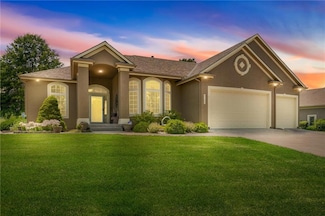 4148 SE Paddock Dr, Lees Summit, MO 64082