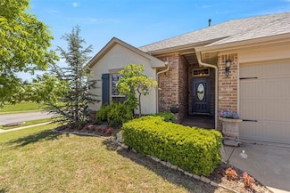 19201 Garden Creek Ln, Edmond, OK 73012
