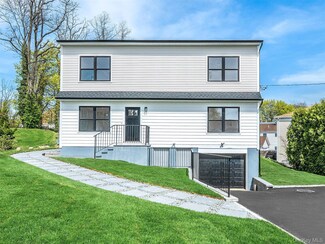 6 Lee Gray Ct Unit 2, Glen Cove, NY 11542