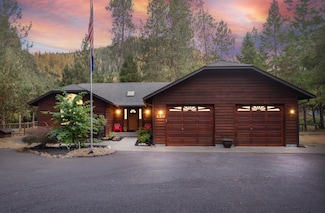 220 Osprey Glen Ln, Grants Pass, OR 97526