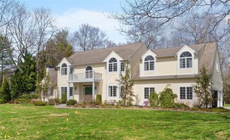 96 Crest Dr, Cranston, RI 02921