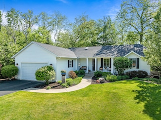 113 Potawatomi Rd, Williams Bay, WI 53191