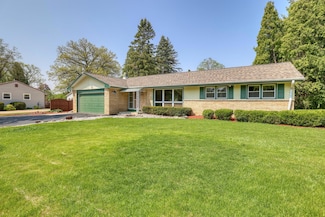 1603 S Sherwood Dr, New Berlin, WI 53151