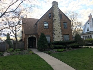 1038 Center St, Elgin, IL 60120