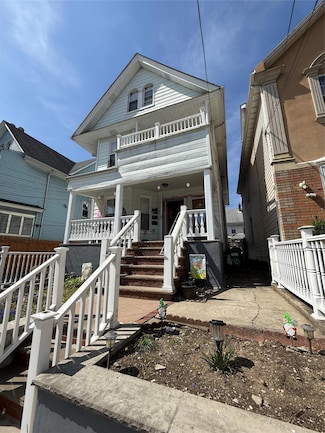8424 107th St, Richmond Hill, NY 11418