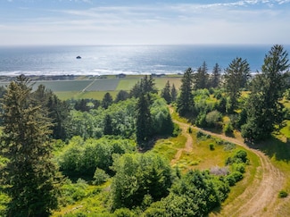 000 Oceanview, Smith River, CA 95531