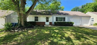 7662 Norwood St, Prairie Village, KS 66208