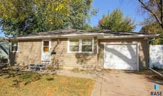 2304 W 18th St, Sioux Falls, SD 57104