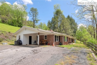 10008 Nc Highway 194 N, Lansing, NC 28643