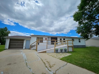 4732 San Juan Dr S, Fargo, ND 58103