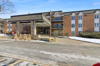 4250 Saratoga Ave Unit 301, Downers Grove, IL 60515