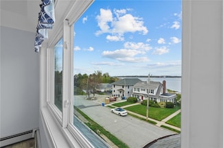 17 Selkirk Rd Unit 3, Cranston, RI 02905