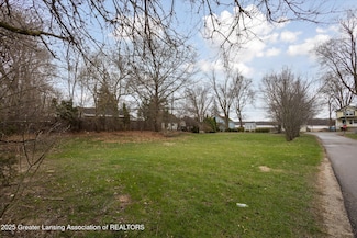 15385 Temple Dr, Bath, MI 48808