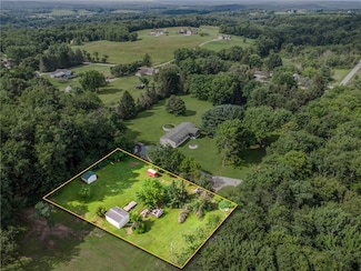 517 Atlantic Rd, Derry, PA 15627