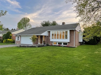 289 Birch Dr, Roslyn, NY 11576