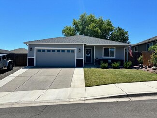 935 Stonewater Dr, Eagle Point, OR 97524