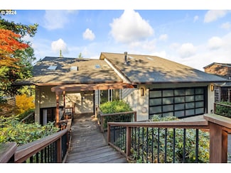 1060 Upper Devon Ln, Lake Oswego, OR 97034